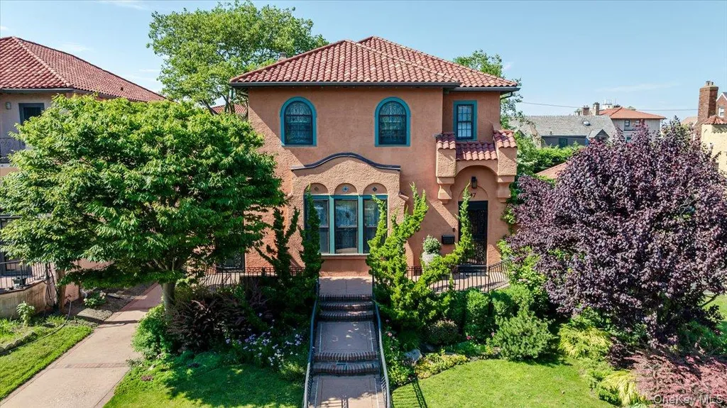 47 E Penn Street Long Beach NY 11561