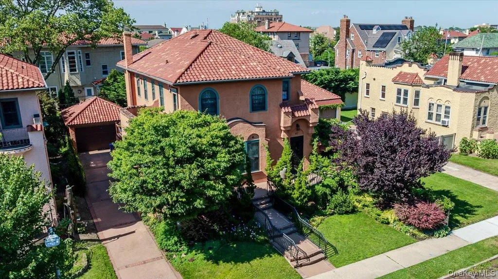 47 E Penn Street Long Beach NY 11561