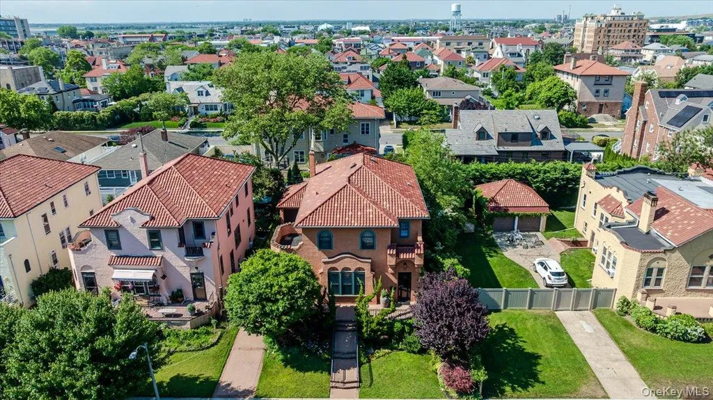 47 E Penn Street Long Beach NY 11561