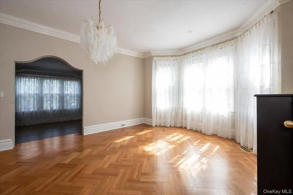 47 E Penn Street Long Beach NY 11561