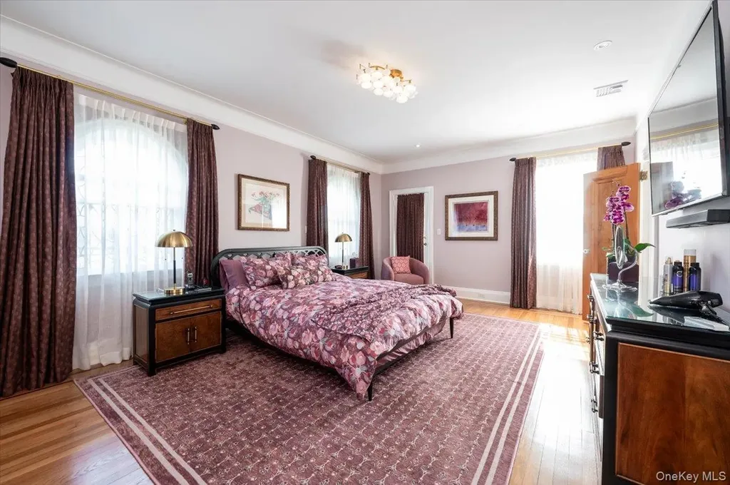 47 E Penn Street Long Beach NY 11561