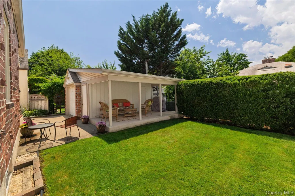 75 Wagg Avenue Malverne NY 11565