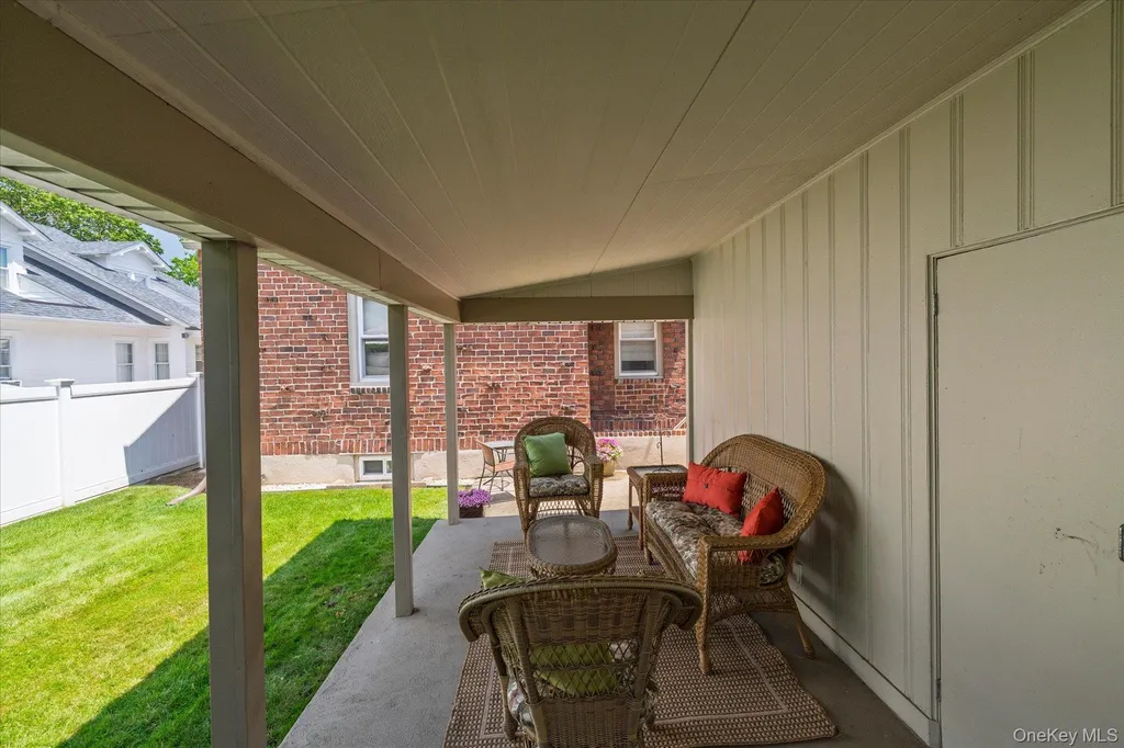 75 Wagg Avenue Malverne NY 11565