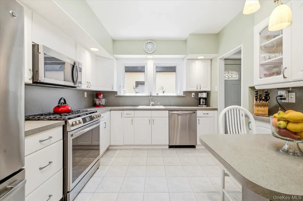 75 Wagg Avenue Malverne NY 11565