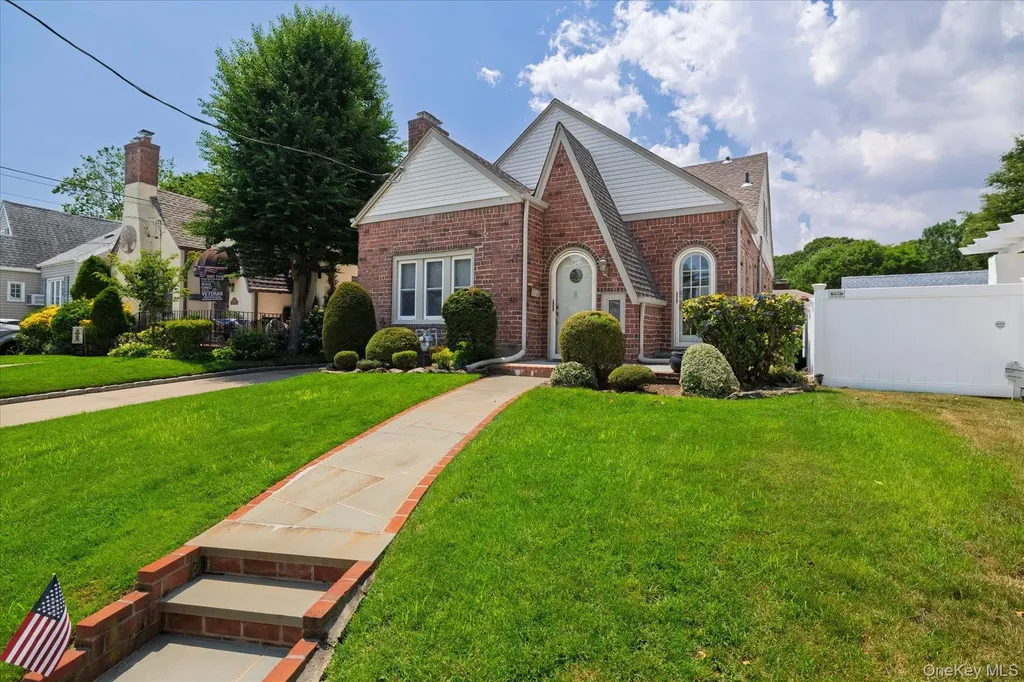 75 Wagg Avenue Malverne NY 11565