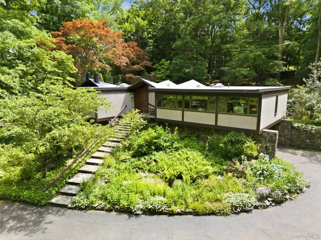670 Long Hill Road W Briarcliff Manor NY 10510