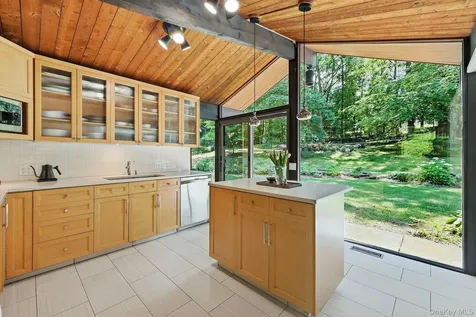 670 Long Hill Road W Briarcliff Manor NY 10510