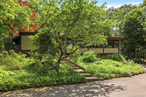 670 Long Hill Road W Briarcliff Manor NY 10510