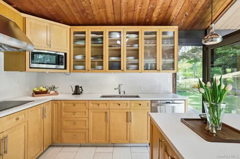 670 Long Hill Road W Briarcliff Manor NY 10510