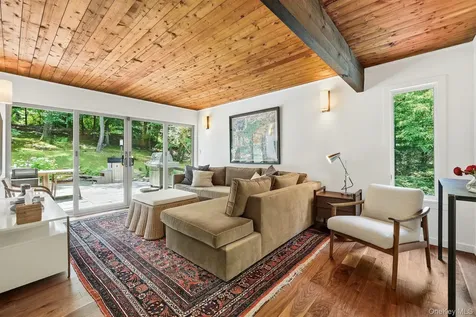 670 Long Hill Road W Briarcliff Manor NY 10510