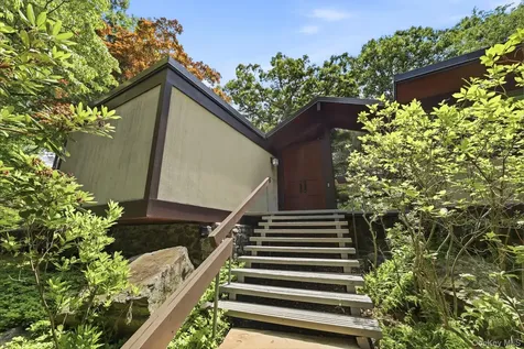 670 Long Hill Road W Briarcliff Manor NY 10510