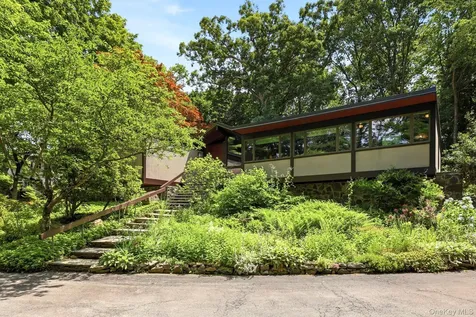 670 Long Hill Road W Briarcliff Manor NY 10510