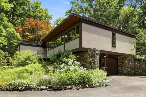 670 Long Hill Road W Briarcliff Manor NY 10510