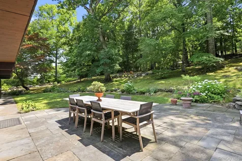 670 Long Hill Road W Briarcliff Manor NY 10510