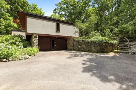 670 Long Hill Road W Briarcliff Manor NY 10510