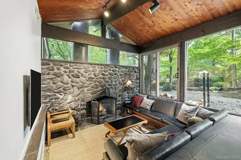 670 Long Hill Road W Briarcliff Manor NY 10510