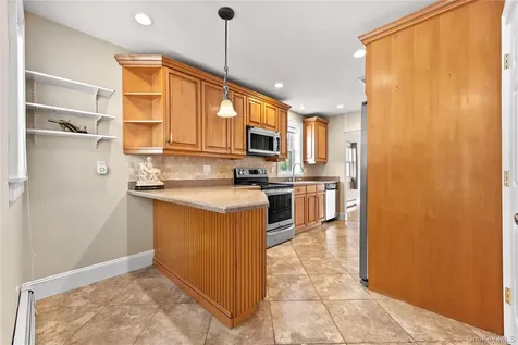15 Pershing Avenue Locust Valley NY 11560