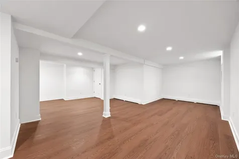 15 Pershing Avenue Locust Valley NY 11560