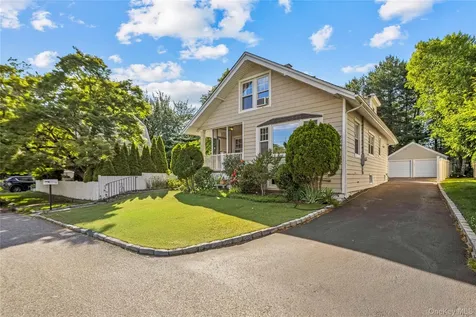 15 Pershing Avenue Locust Valley NY 11560