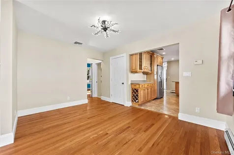 15 Pershing Avenue Locust Valley NY 11560