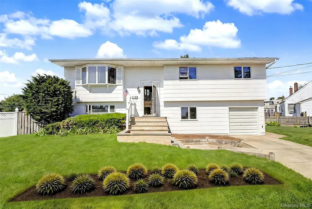 14 Laurel Place Bethpage NY 11714