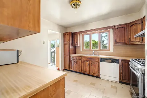 14 Laurel Place Bethpage NY 11714