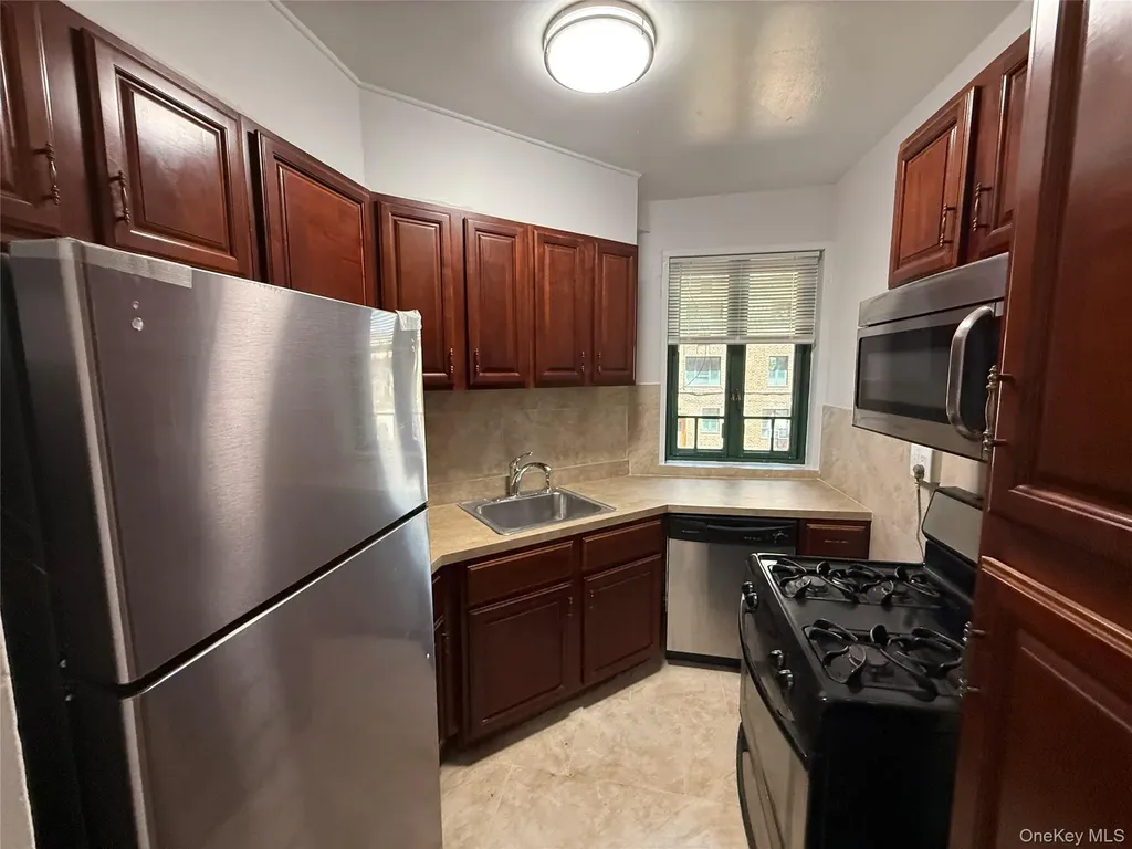 1725 Purdy Street Bronx NY 10462