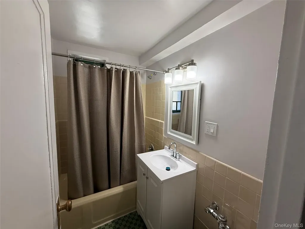 1725 Purdy Street Bronx NY 10462