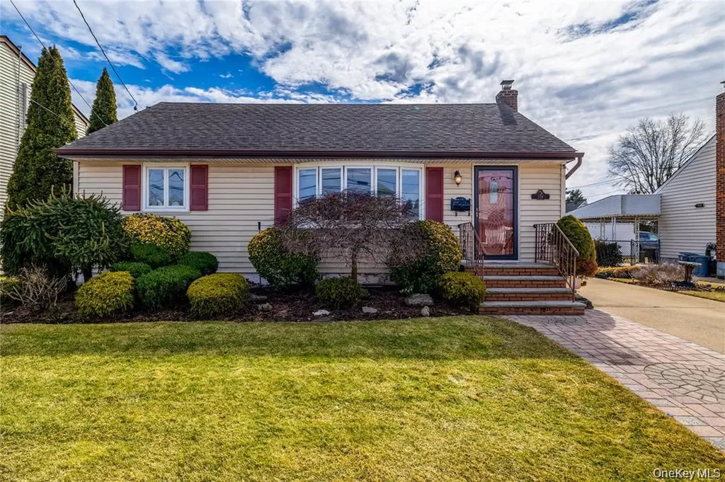 159 Nevada Street Hicksville NY 11801