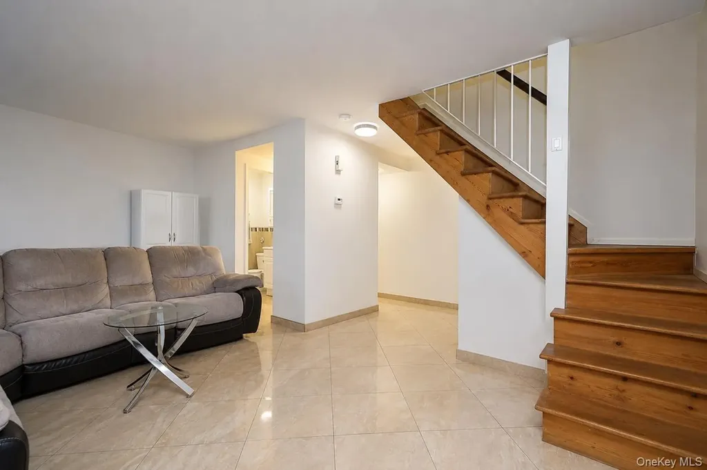 64 Amanda Court Staten Island NY 10312
