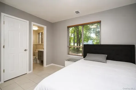 64 Amanda Court Staten Island NY 10312