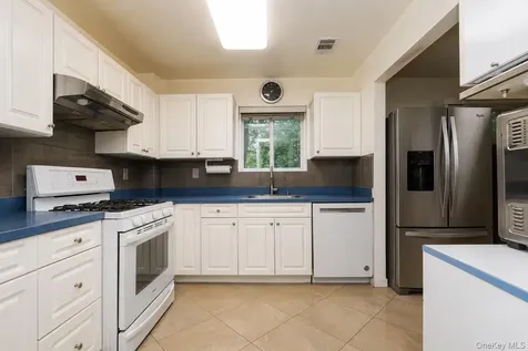 64 Amanda Court Staten Island NY 10312