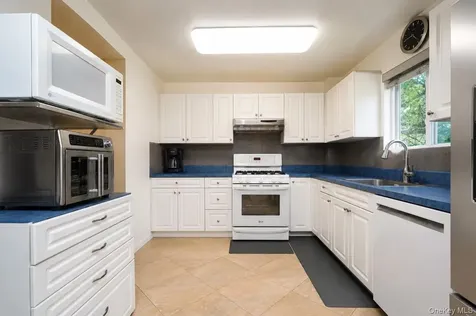 64 Amanda Court Staten Island NY 10312