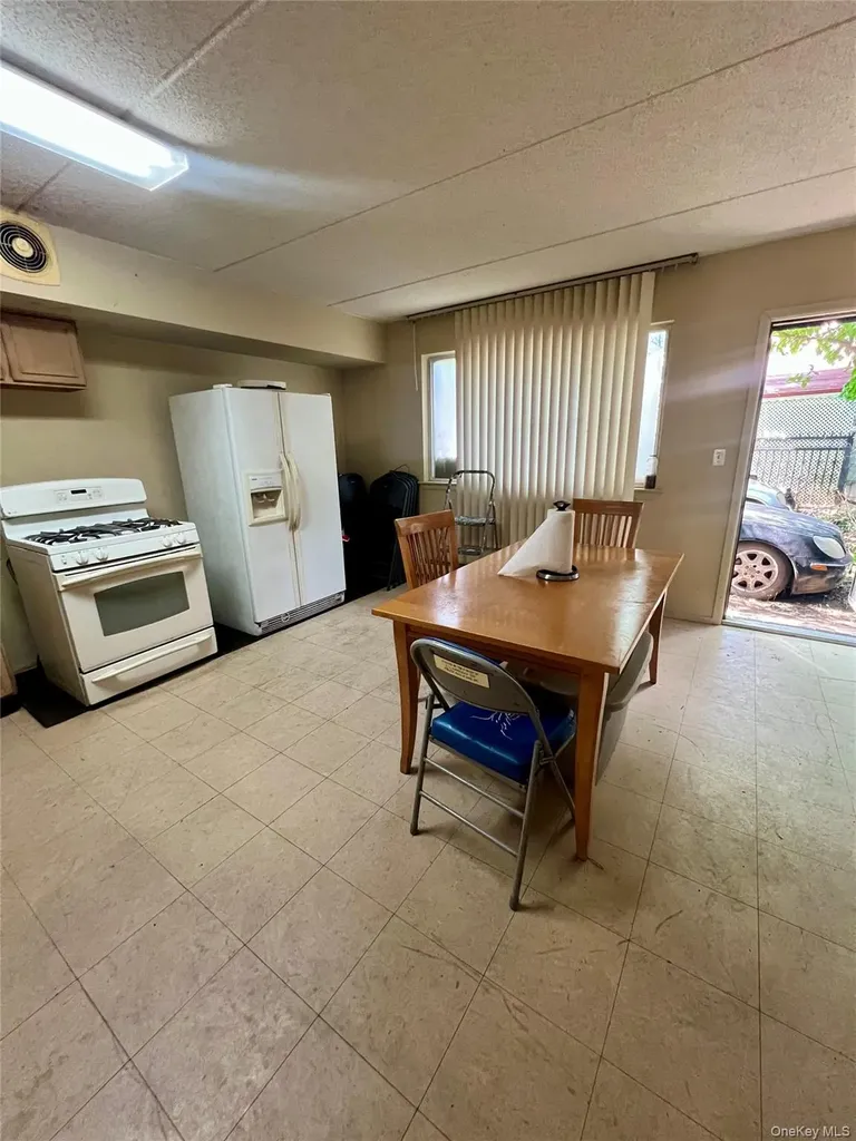 466 E 179th Street Bronx NY 10457