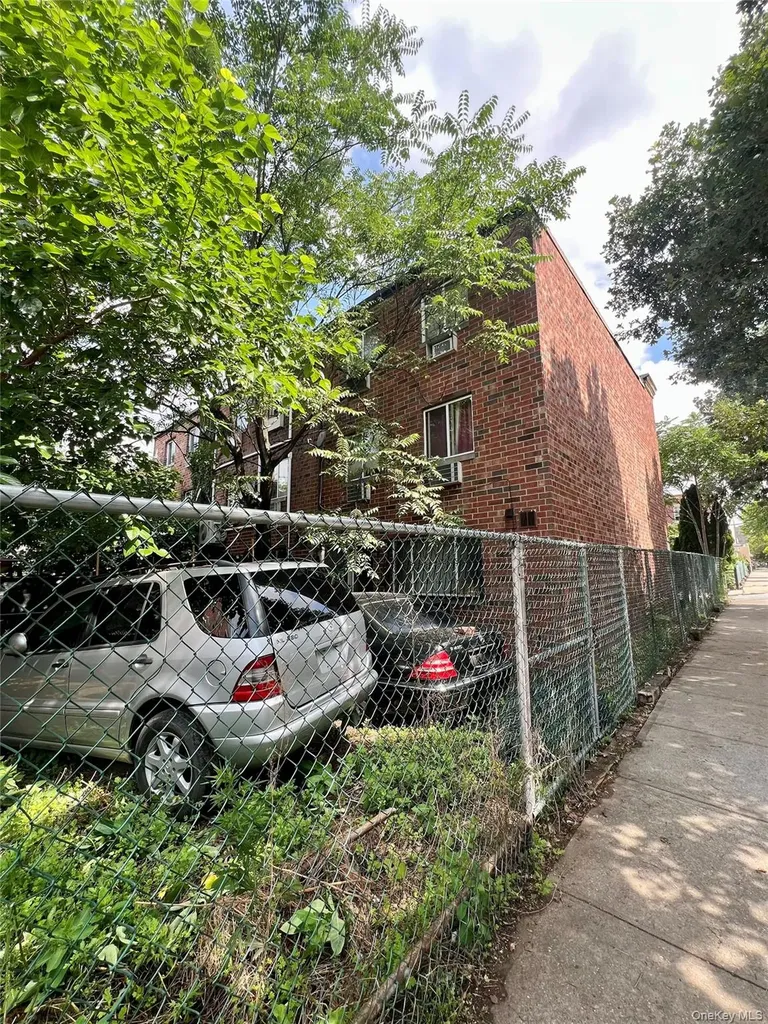 466 E 179th Street Bronx NY 10457