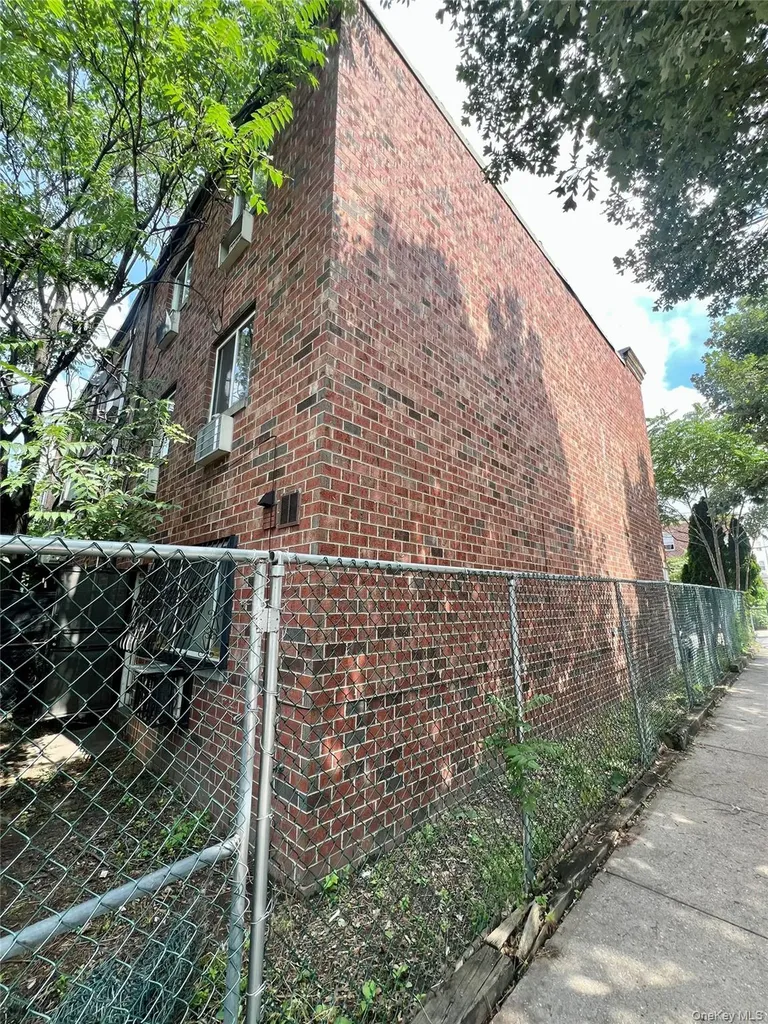 466 E 179th Street Bronx NY 10457