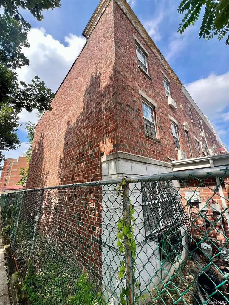 466 E 179th Street Bronx NY 10457