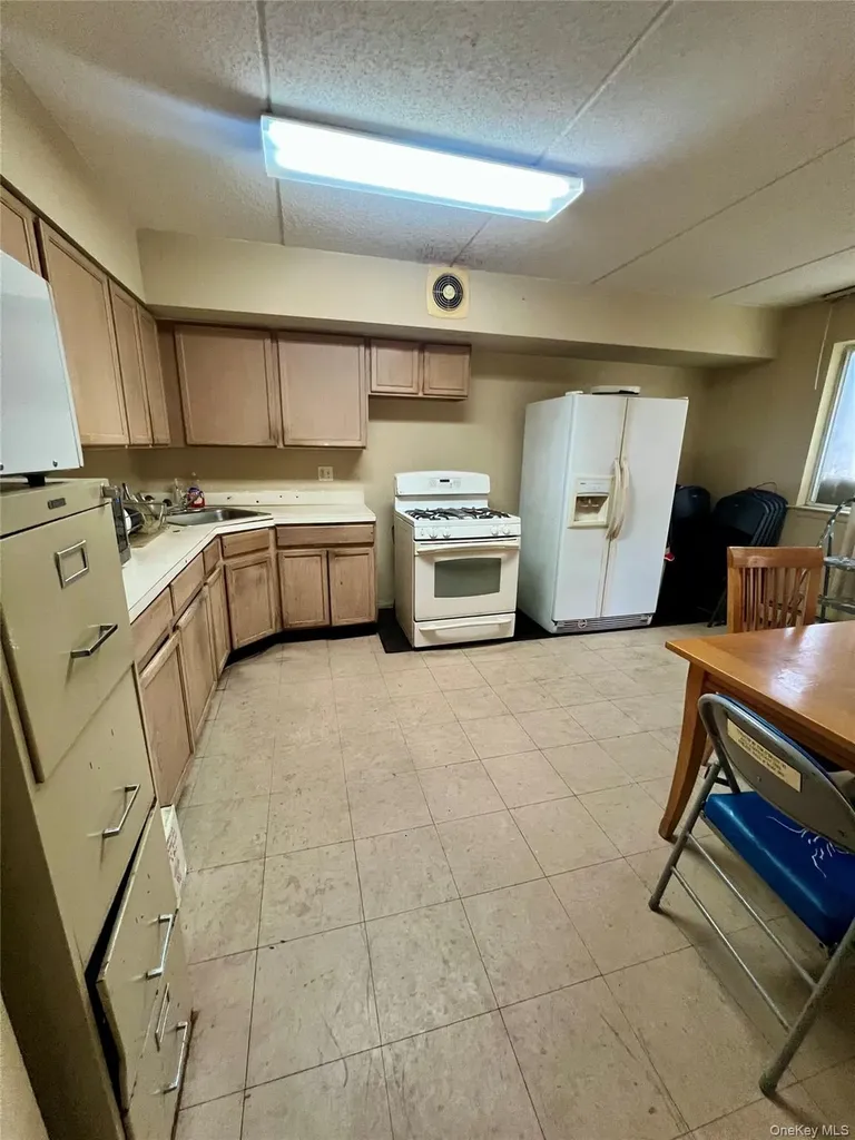 466 E 179th Street Bronx NY 10457