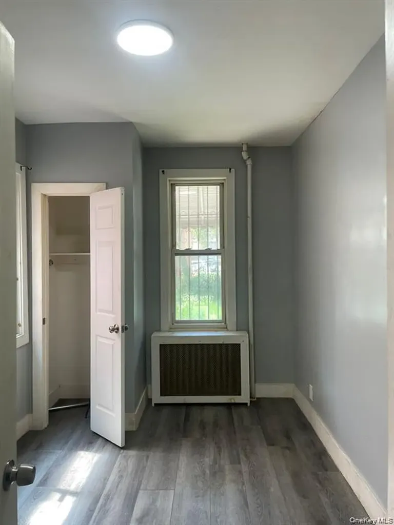 1038 E 224th Street Bronx NY 10466