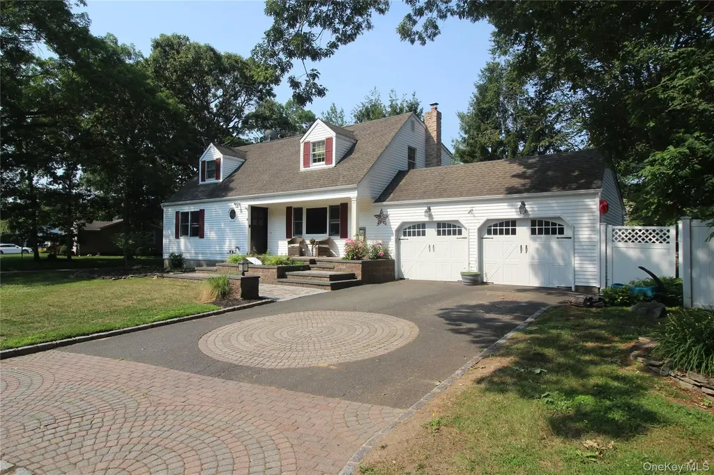 8 Woodbury Road Farmingville NY 11738