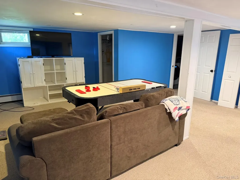 8 Woodbury Road Farmingville NY 11738
