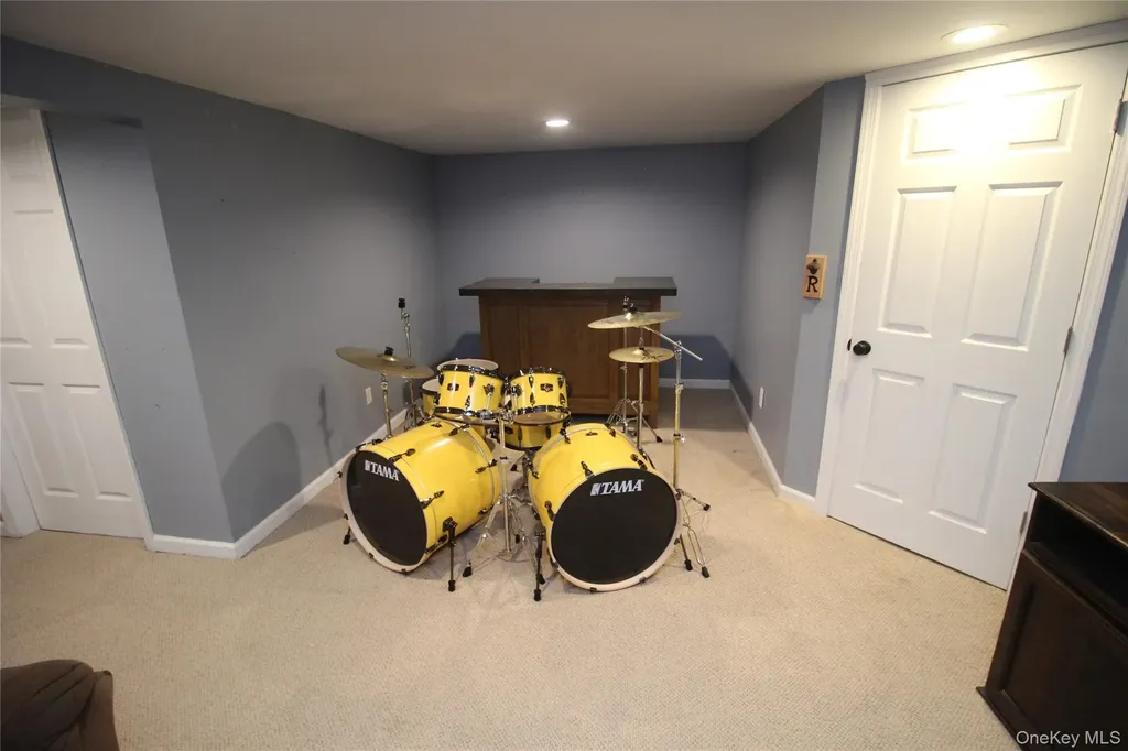 8 Woodbury Road Farmingville NY 11738