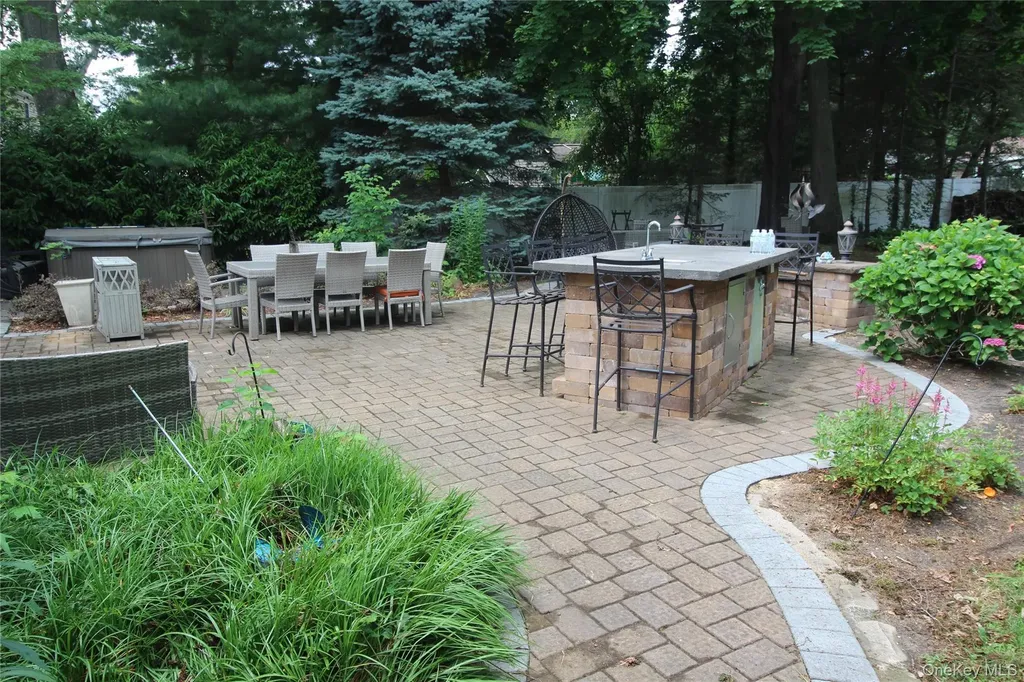 8 Woodbury Road Farmingville NY 11738