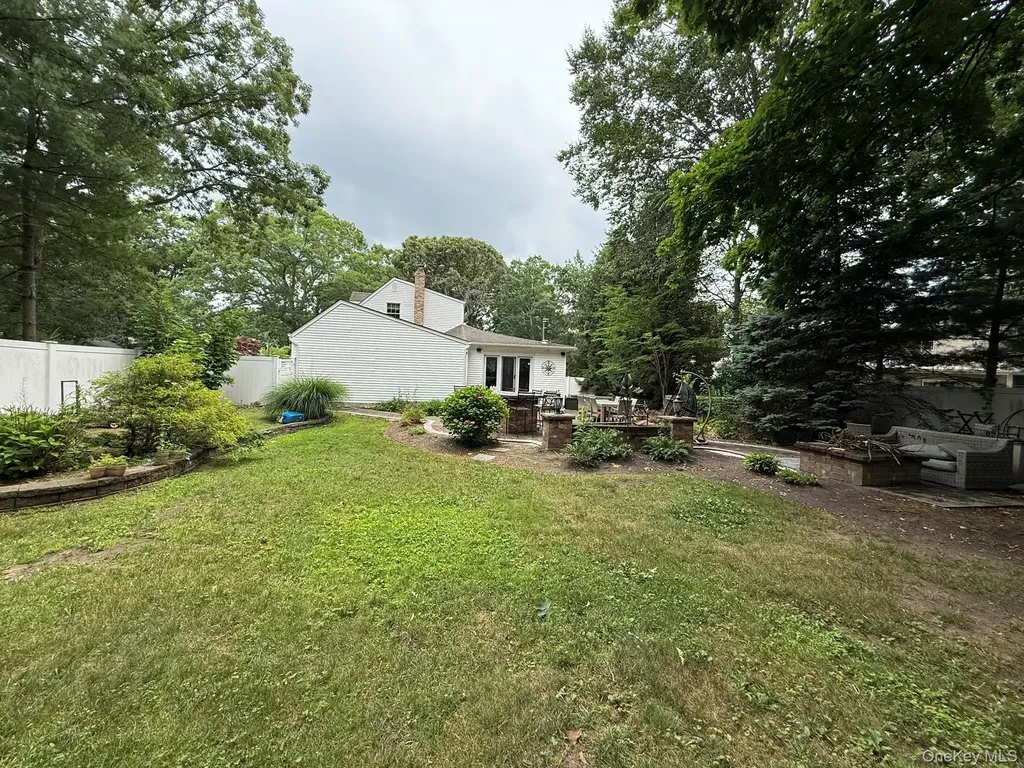 8 Woodbury Road Farmingville NY 11738