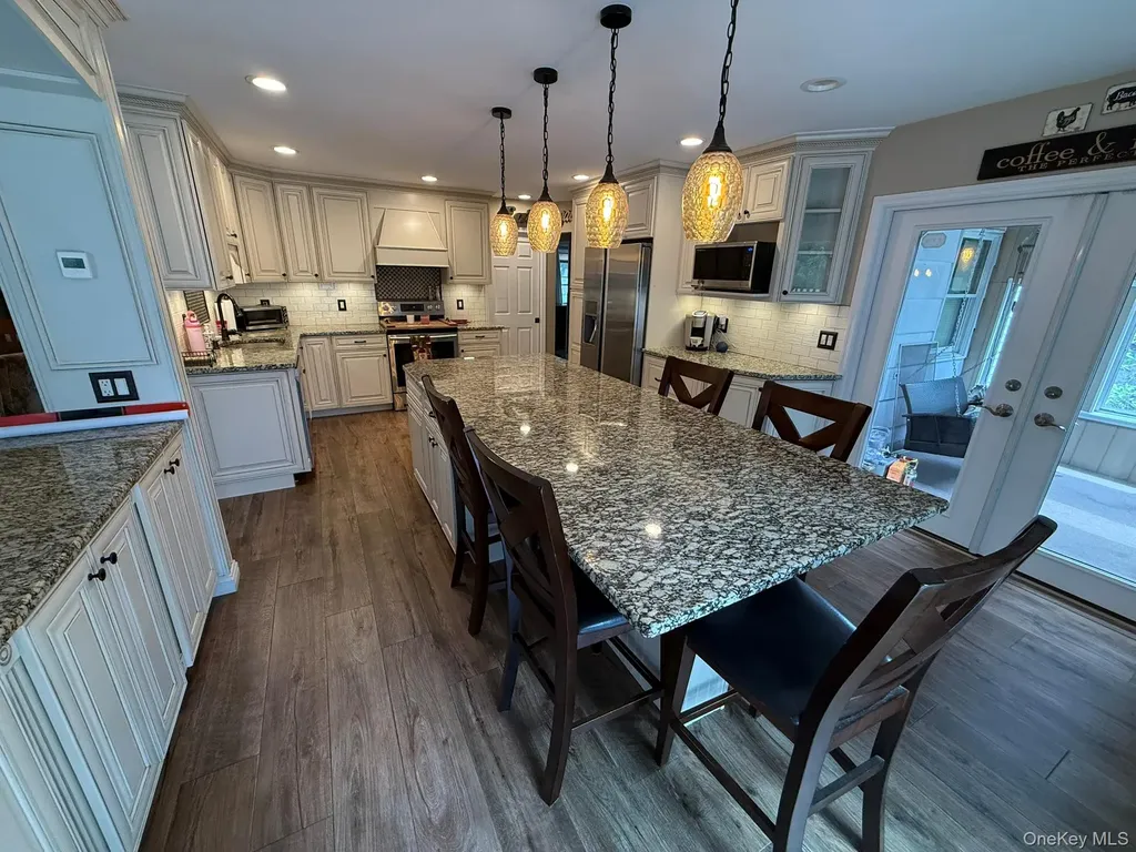 8 Woodbury Road Farmingville NY 11738