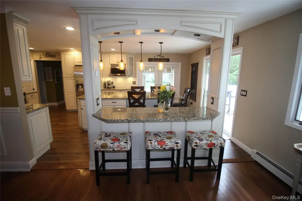 8 Woodbury Road Farmingville NY 11738