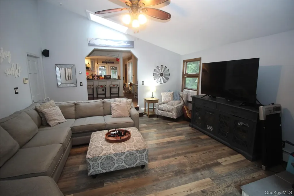 8 Woodbury Road Farmingville NY 11738