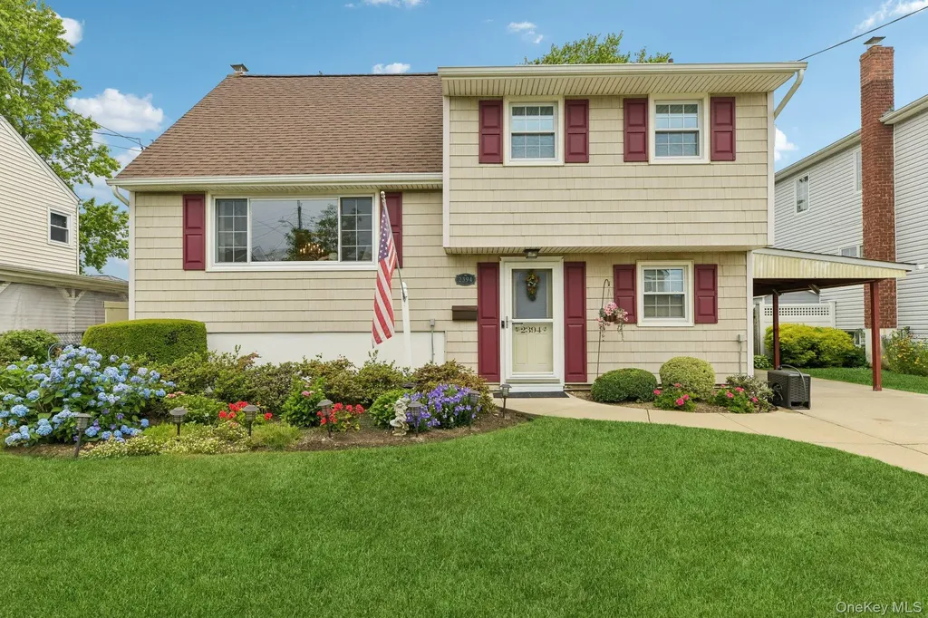 2394 Cedar Street Seaford NY 11783