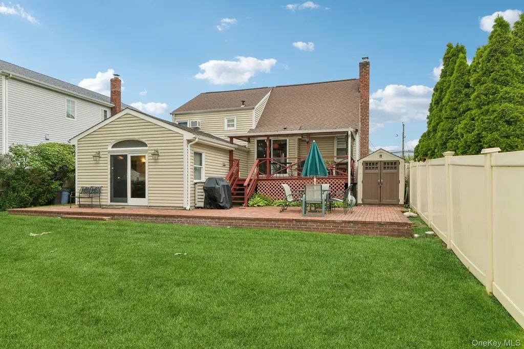 2394 Cedar Street Seaford NY 11783