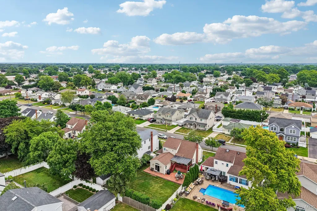 2394 Cedar Street Seaford NY 11783